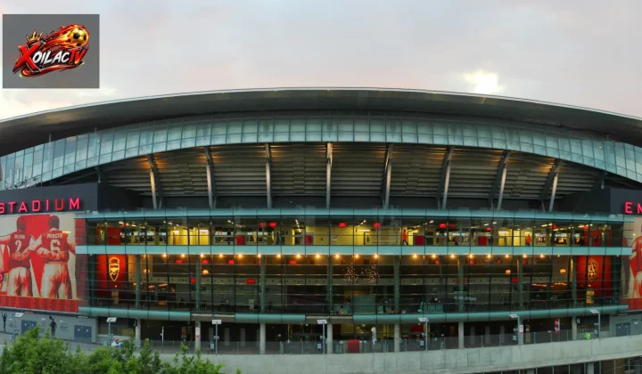 Góc nhìn bên ngoài Emirates Stadium tại London