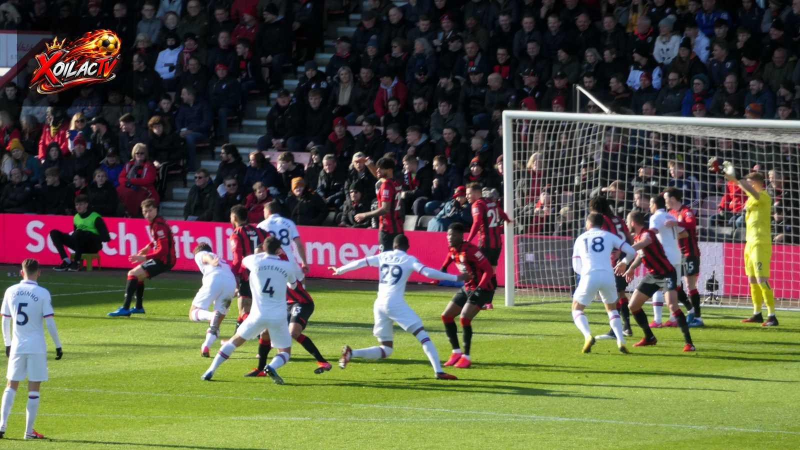 Chelsea và AFC Bournemouth thi đấu trong một trận đấu tư liệu